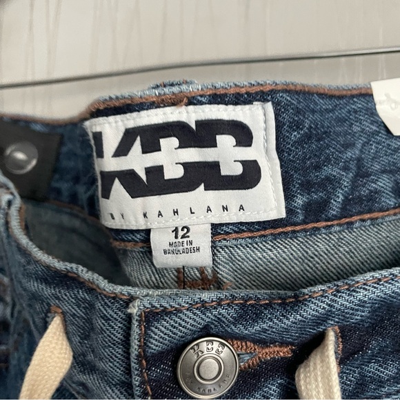 Relaxed High-Rise Blue Jeans with Drawstring - Picture 5 of 10